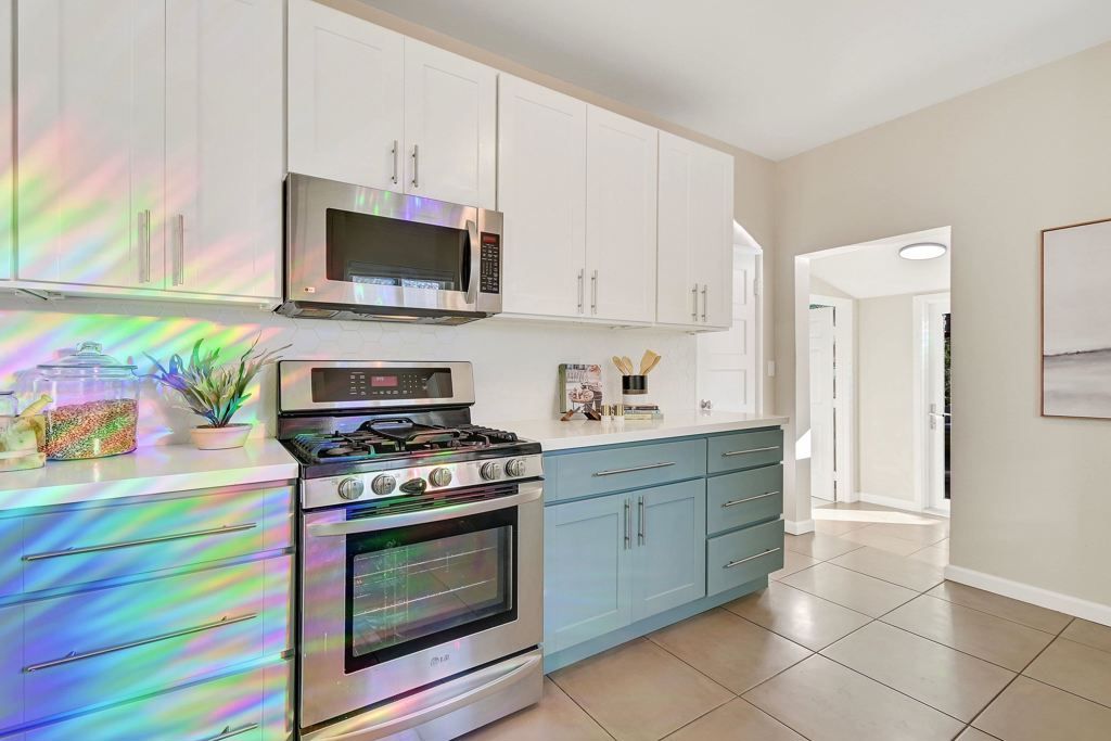 Image 14 of property listing at 735 735 Apgar St, Oakland, CA 94609