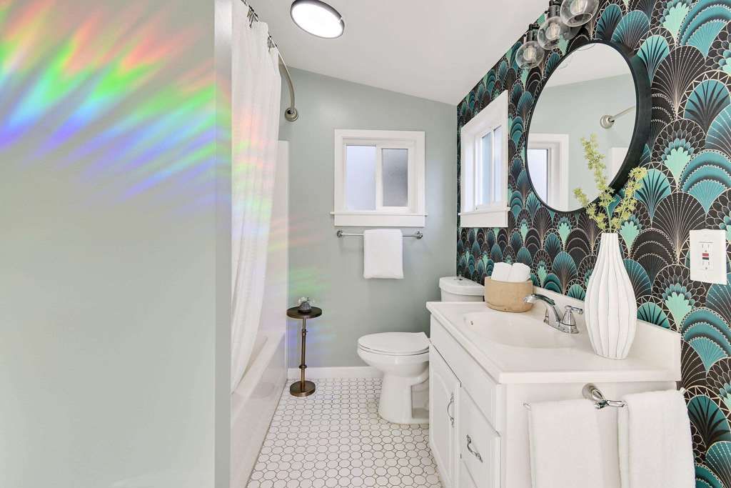 Image 16 of property listing at 735 735 Apgar St, Oakland, CA 94609