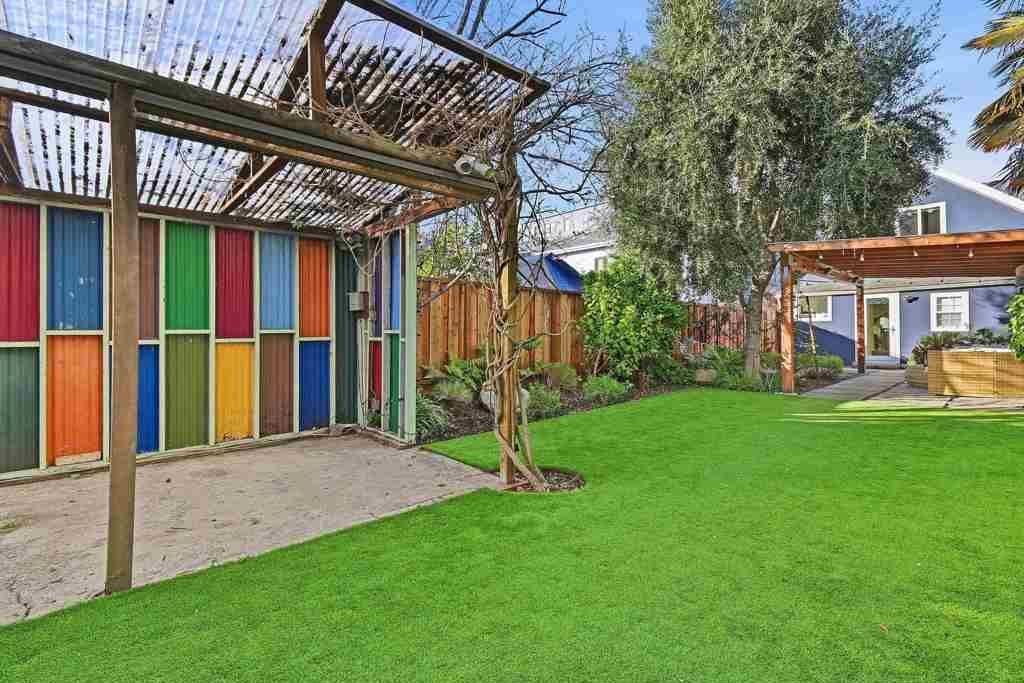 Image 22 of property listing at 735 735 Apgar St, Oakland, CA 94609