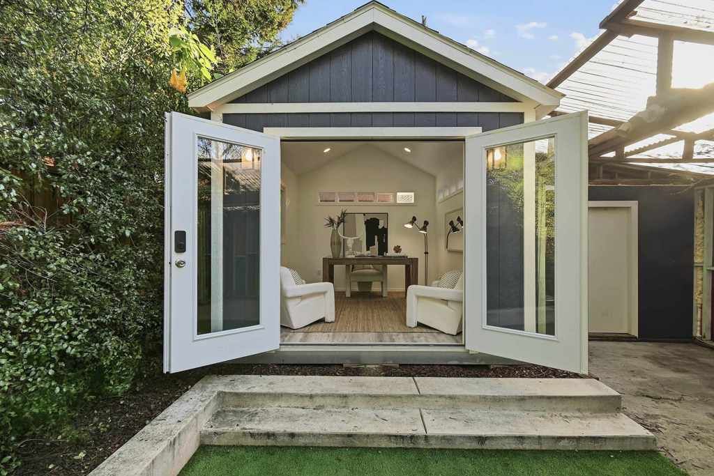 Image 24 of property listing at 735 735 Apgar St, Oakland, CA 94609