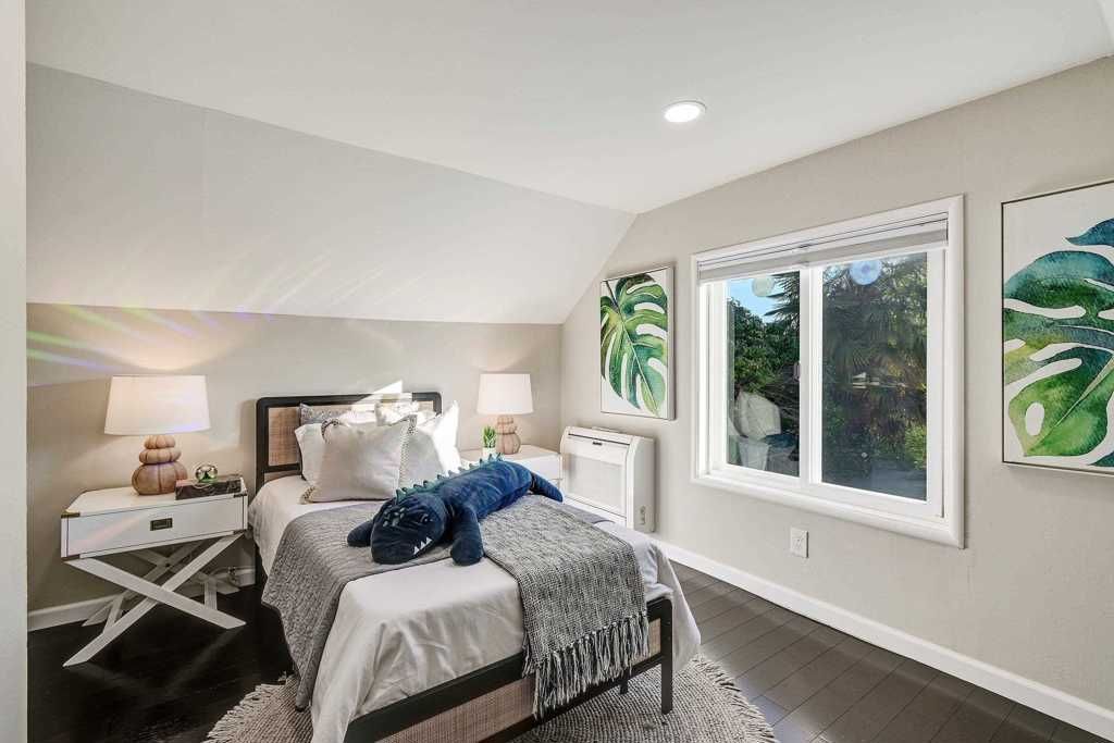 Image 32 of property listing at 735 735 Apgar St, Oakland, CA 94609