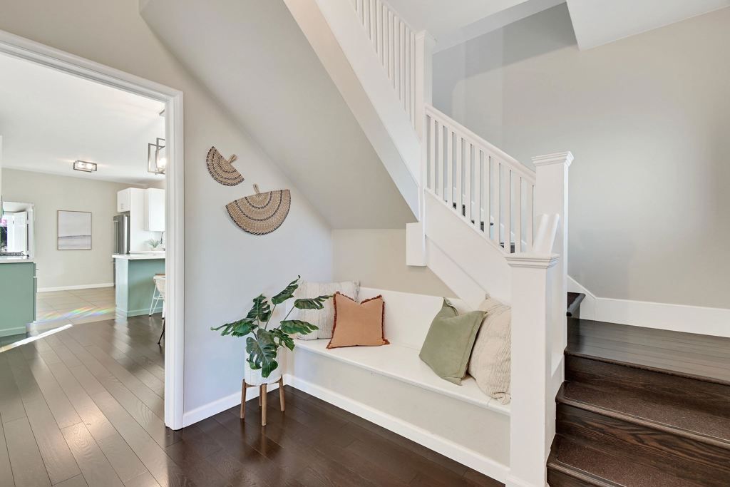 Image 4 of property listing at 735 735 Apgar St, Oakland, CA 94609