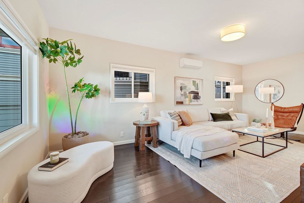 Image 5 of property listing at 735 735 Apgar St, Oakland, CA 94609