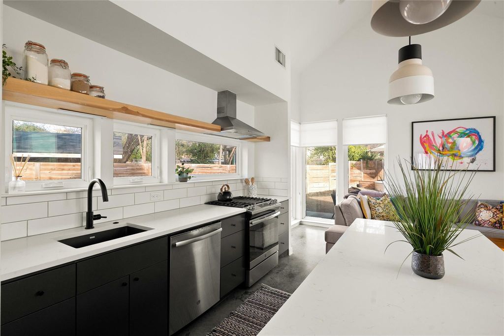 902 Garden Villa CT 2, Austin, TX 78704