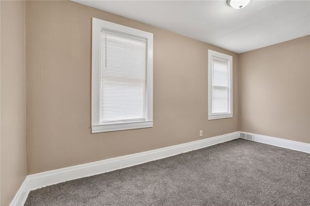 1235 Thelma St, Marshall Shadeland, PA 15212