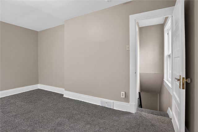 1235 Thelma St, Marshall Shadeland, PA 15212