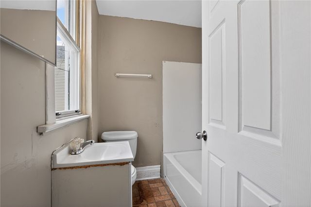 1235 Thelma St, Marshall Shadeland, PA 15212