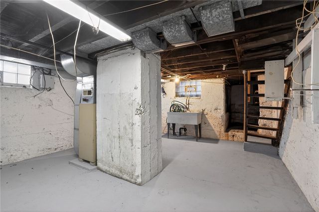 1235 Thelma St, Marshall Shadeland, PA 15212