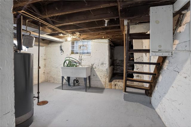 1235 Thelma St, Marshall Shadeland, PA 15212