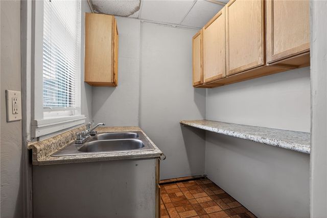 1235 Thelma St, Marshall Shadeland, PA 15212