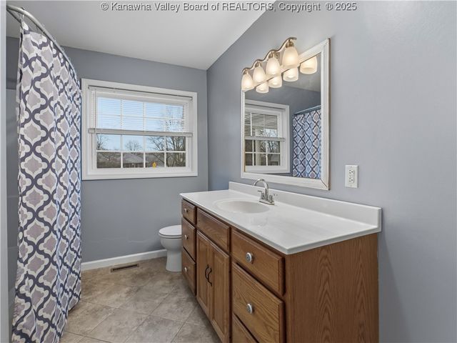 129 Caroline Circle, Hurricane, WV 25526