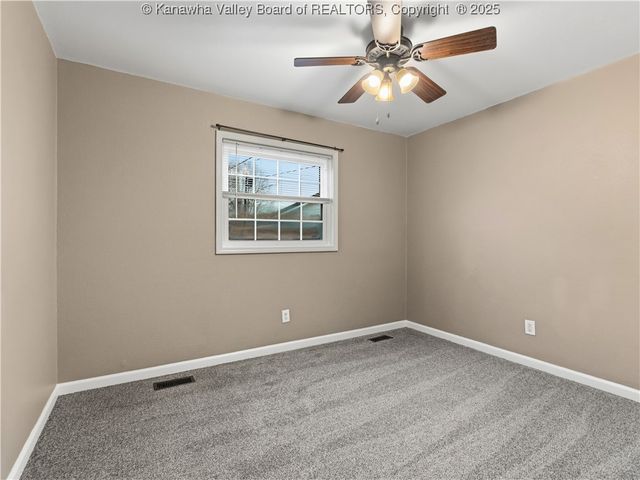 129 Caroline Circle, Hurricane, WV 25526