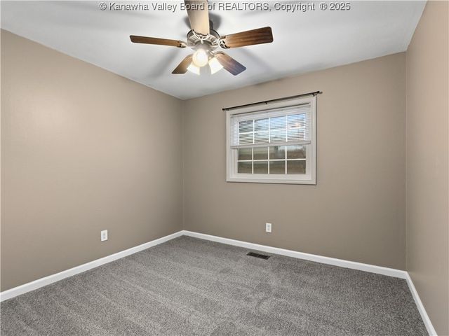 129 Caroline Circle, Hurricane, WV 25526