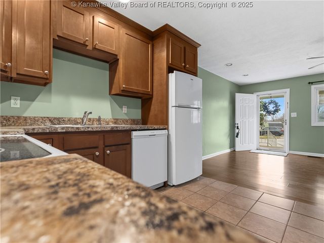 129 Caroline Circle, Hurricane, WV 25526