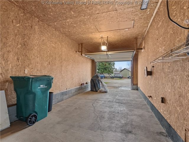 129 Caroline Circle, Hurricane, WV 25526