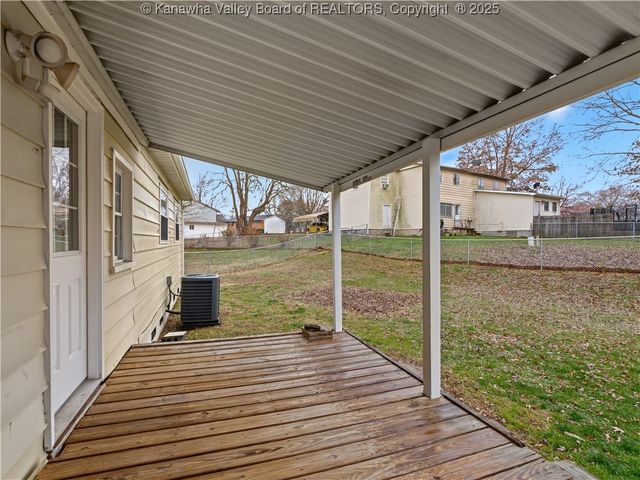 129 Caroline Circle, Hurricane, WV 25526