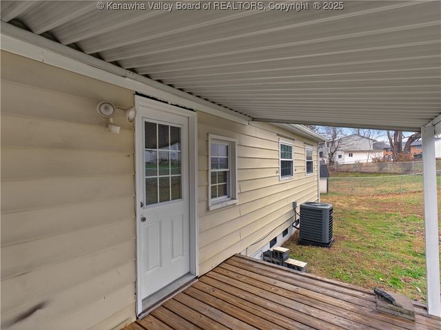 129 Caroline Circle, Hurricane, WV 25526