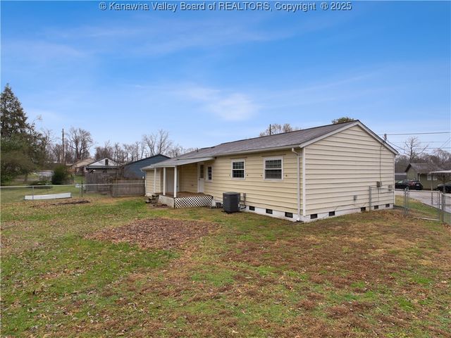 129 Caroline Circle, Hurricane, WV 25526