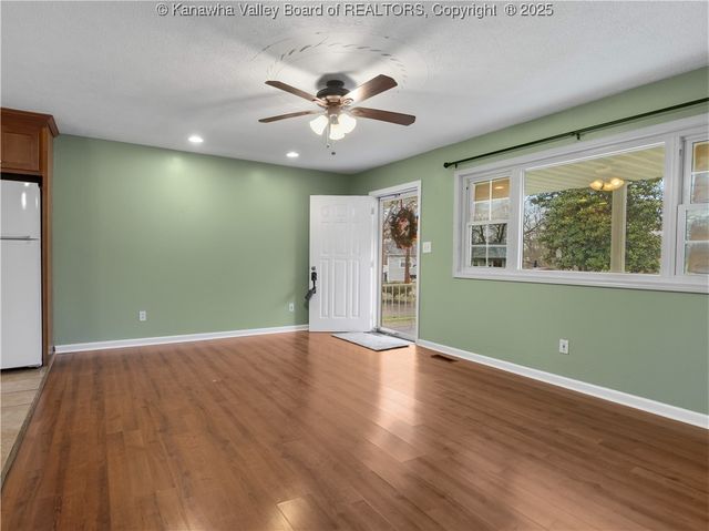 129 Caroline Circle, Hurricane, WV 25526