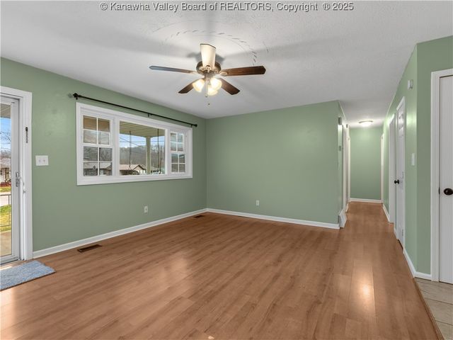 129 Caroline Circle, Hurricane, WV 25526