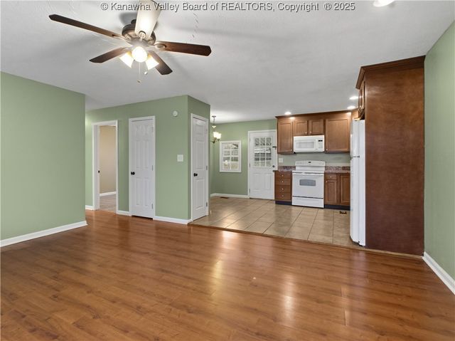 129 Caroline Circle, Hurricane, WV 25526