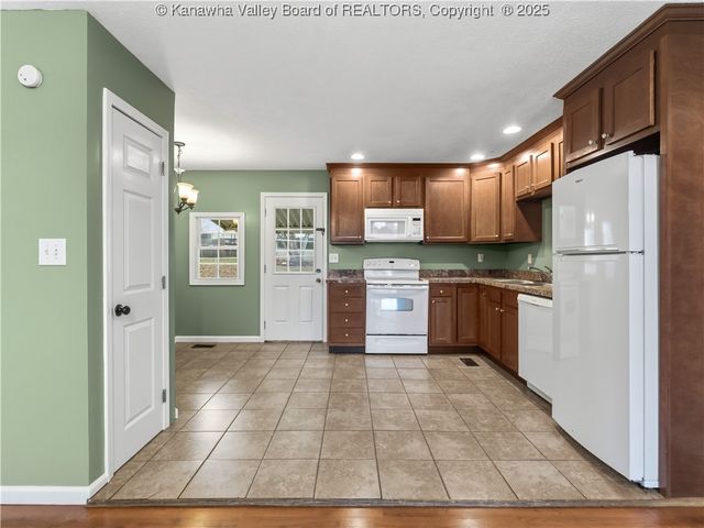 129 Caroline Circle, Hurricane, WV 25526