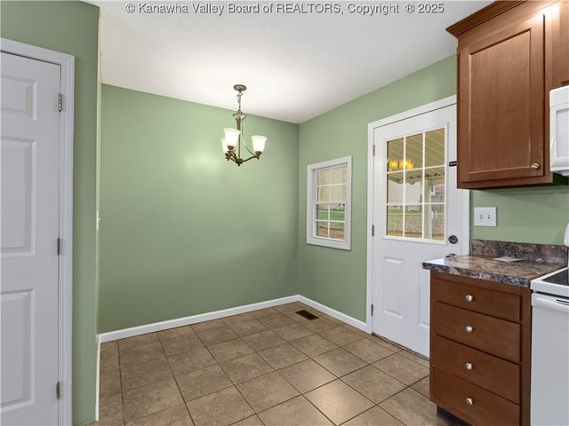 129 Caroline Circle, Hurricane, WV 25526