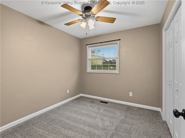 129 Caroline Circle, Hurricane, WV 25526