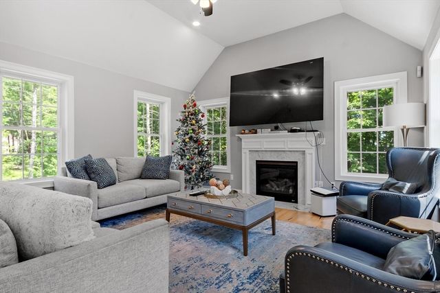 316 Williams Rd, Fitchburg, MA 01420