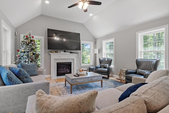 316 Williams Rd, Fitchburg, MA 01420