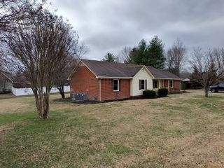 690 Deerfield Dr, Murfreesboro, TN 37129