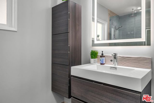 10824 Westminster Avenue, Los Angeles, CA 90034