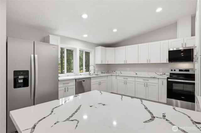 160 E Barnsby Place, Shelton, WA 98584