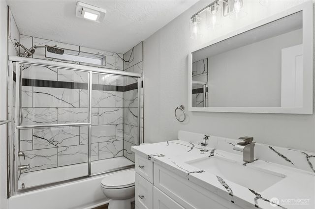 160 E Barnsby Place, Shelton, WA 98584