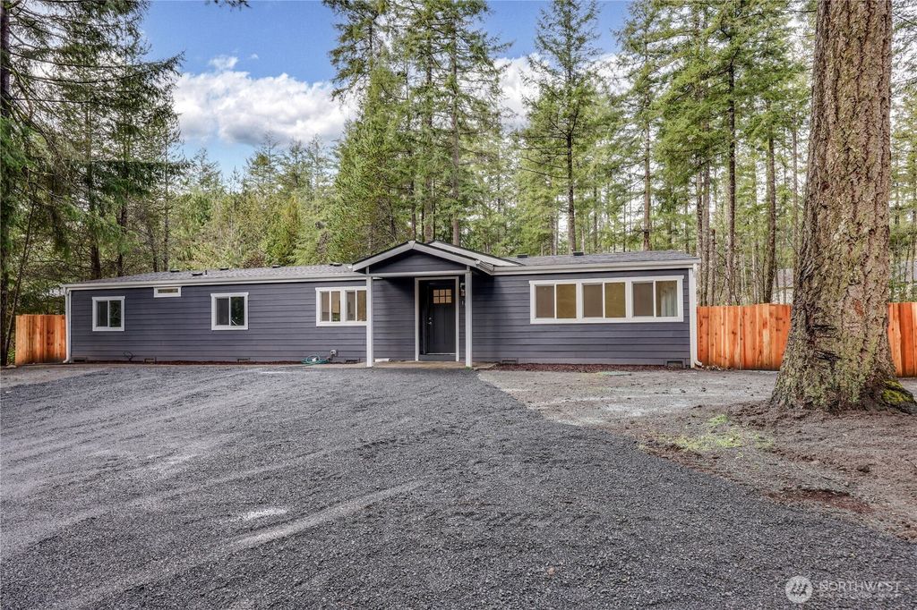 160 E Barnsby Place, Shelton, WA 98584