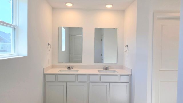 4736 AirLake Curve, Woodbury, MN 55129