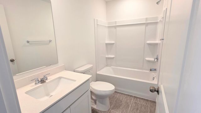 4736 AirLake Curve, Woodbury, MN 55129