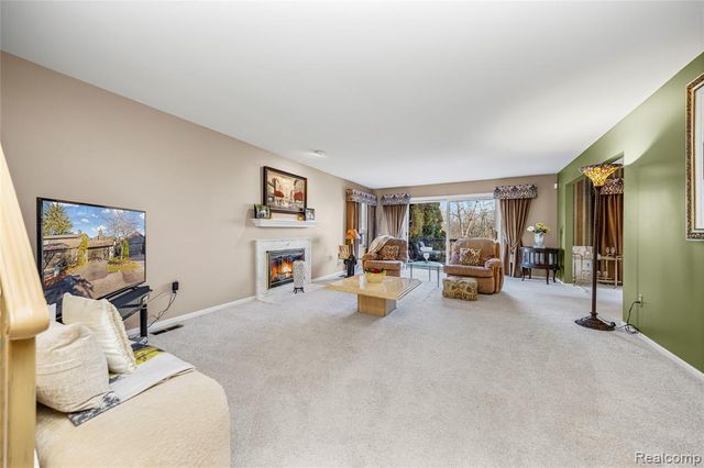 4261 Wabeek Lake Drive, Bloomfield Hills, MI 48302