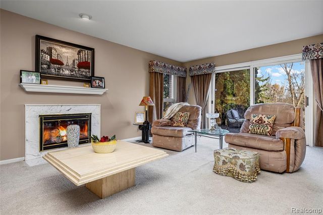 4261 Wabeek Lake Drive, Bloomfield Hills, MI 48302