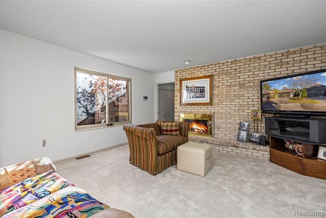 4261 Wabeek Lake Drive, Bloomfield Hills, MI 48302