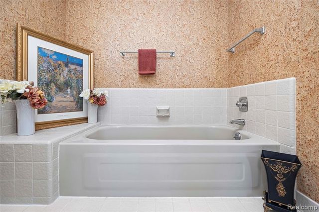 4261 Wabeek Lake Drive, Bloomfield Hills, MI 48302