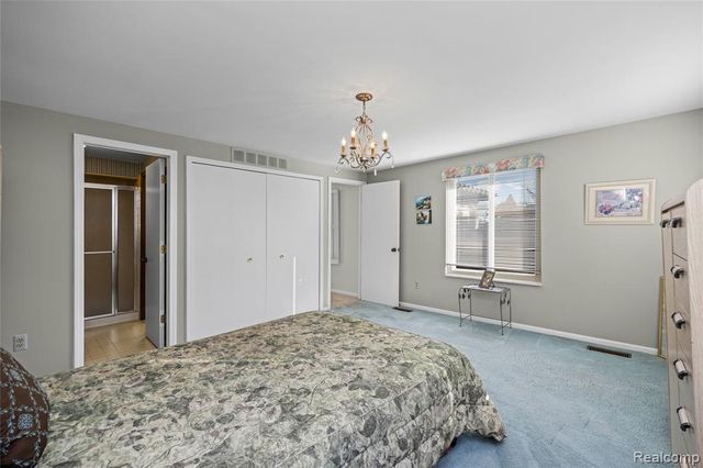 4261 Wabeek Lake Drive, Bloomfield Hills, MI 48302