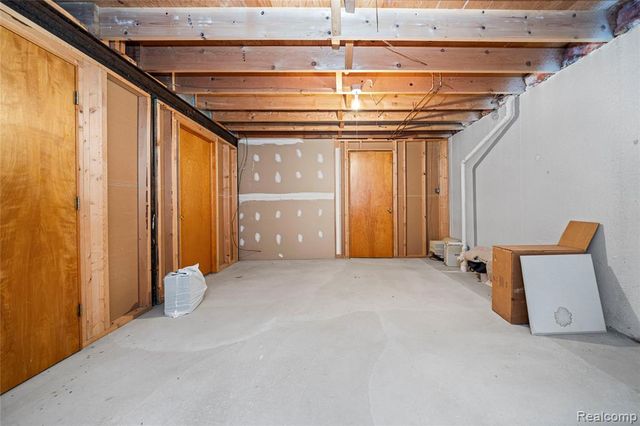 4261 Wabeek Lake Drive, Bloomfield Hills, MI 48302