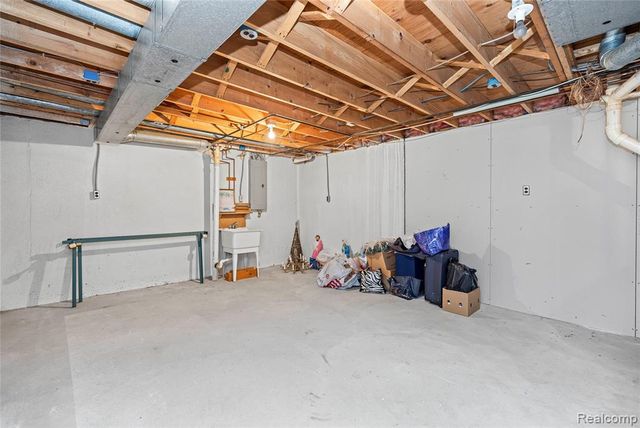 4261 Wabeek Lake Drive, Bloomfield Hills, MI 48302