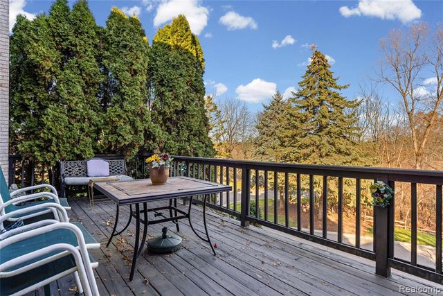 4261 Wabeek Lake Drive, Bloomfield Hills, MI 48302