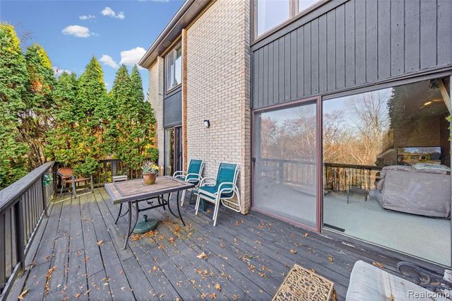 4261 Wabeek Lake Drive, Bloomfield Hills, MI 48302