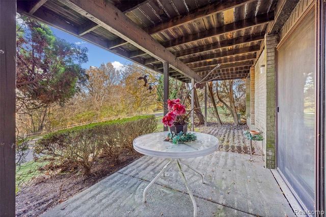 4261 Wabeek Lake Drive, Bloomfield Hills, MI 48302