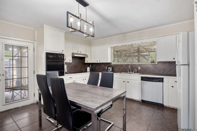 7944 Santa Barbara Dr, Baton Rouge, LA 70811