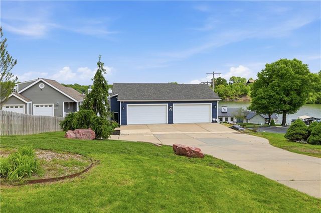 70 M Street, Lake Lotawana, MO 64086