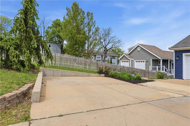 70 M Street, Lake Lotawana, MO 64086
